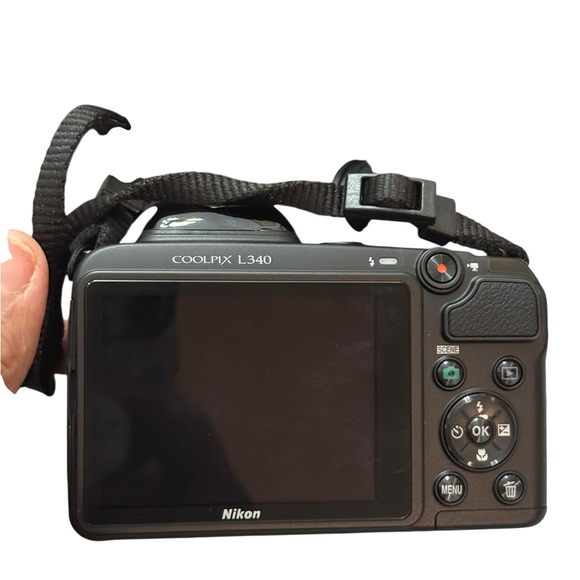 Nikon Coolpix L340 20.2 MP Digital Camera with 28x Optical Zoom,3.0-Inch LCD - Picture 1 of 14